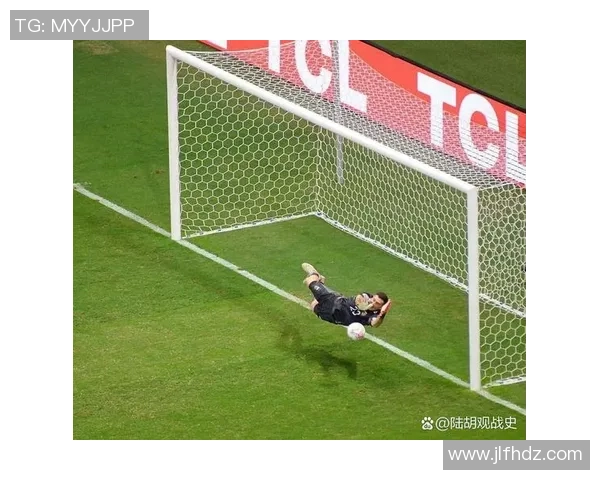 足球门将被罚下后球队应如何调整战术与阵容以应对比赛挑战